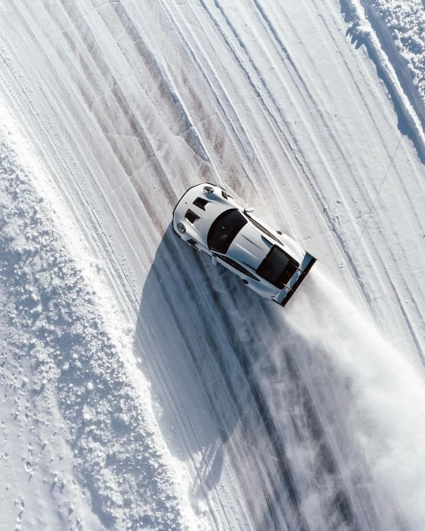 Bil som driftar på is