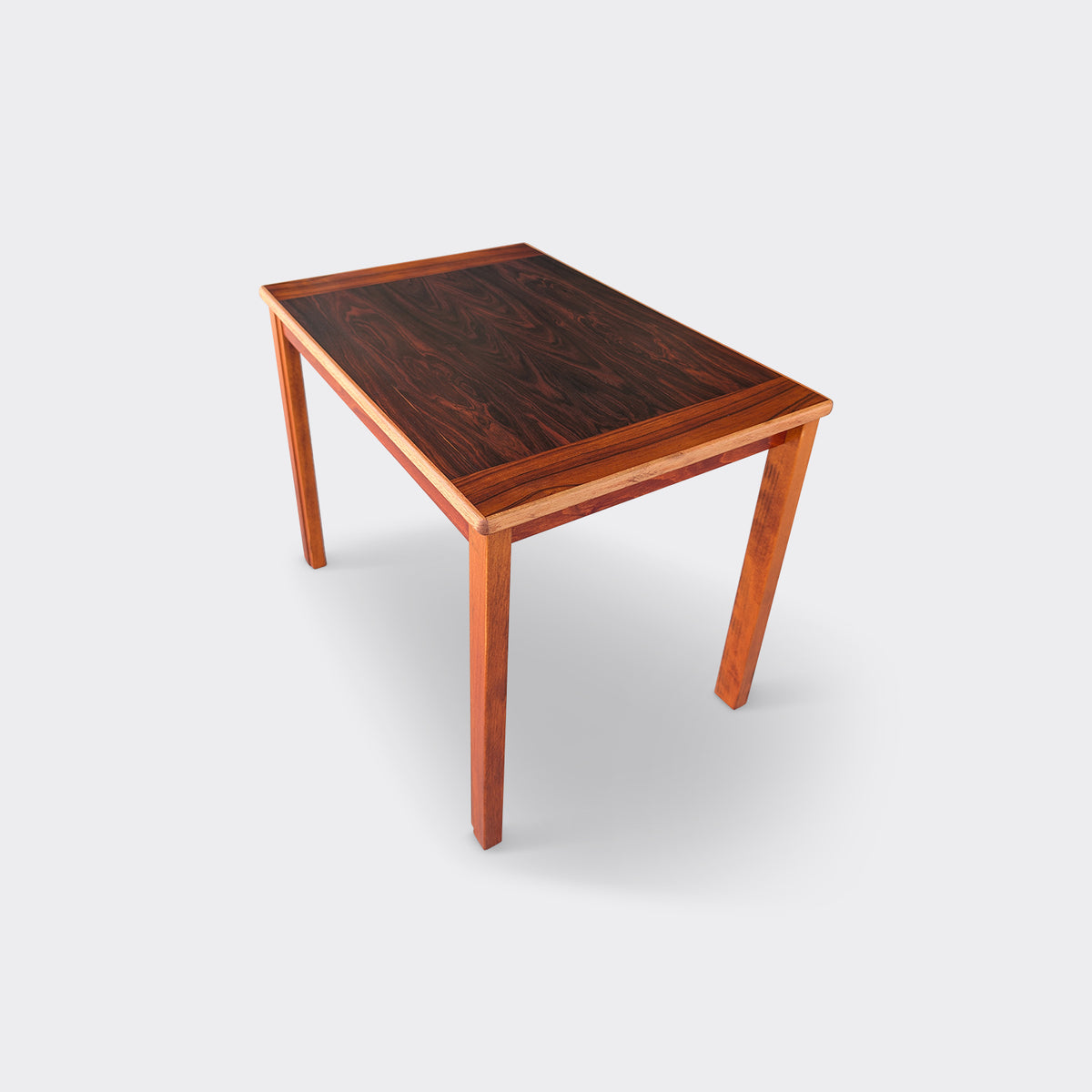 Sidobord i jakaranda och teak från 1960/70-talet