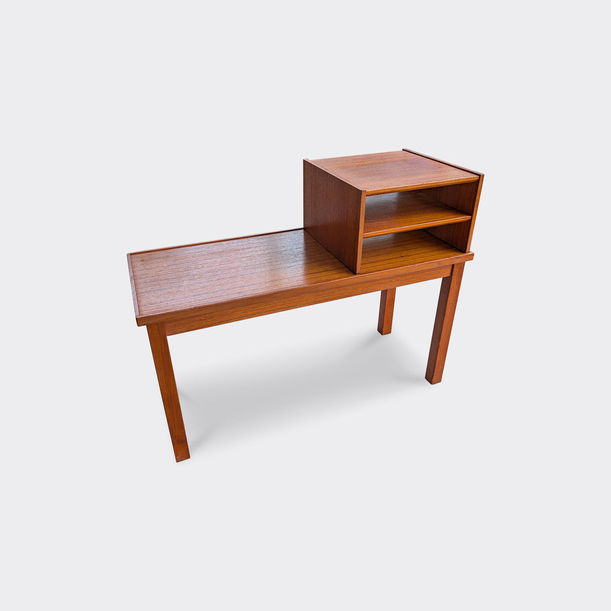 Avlångt sidobord och hallbord i teak med extra hylla, 1950/60-tal