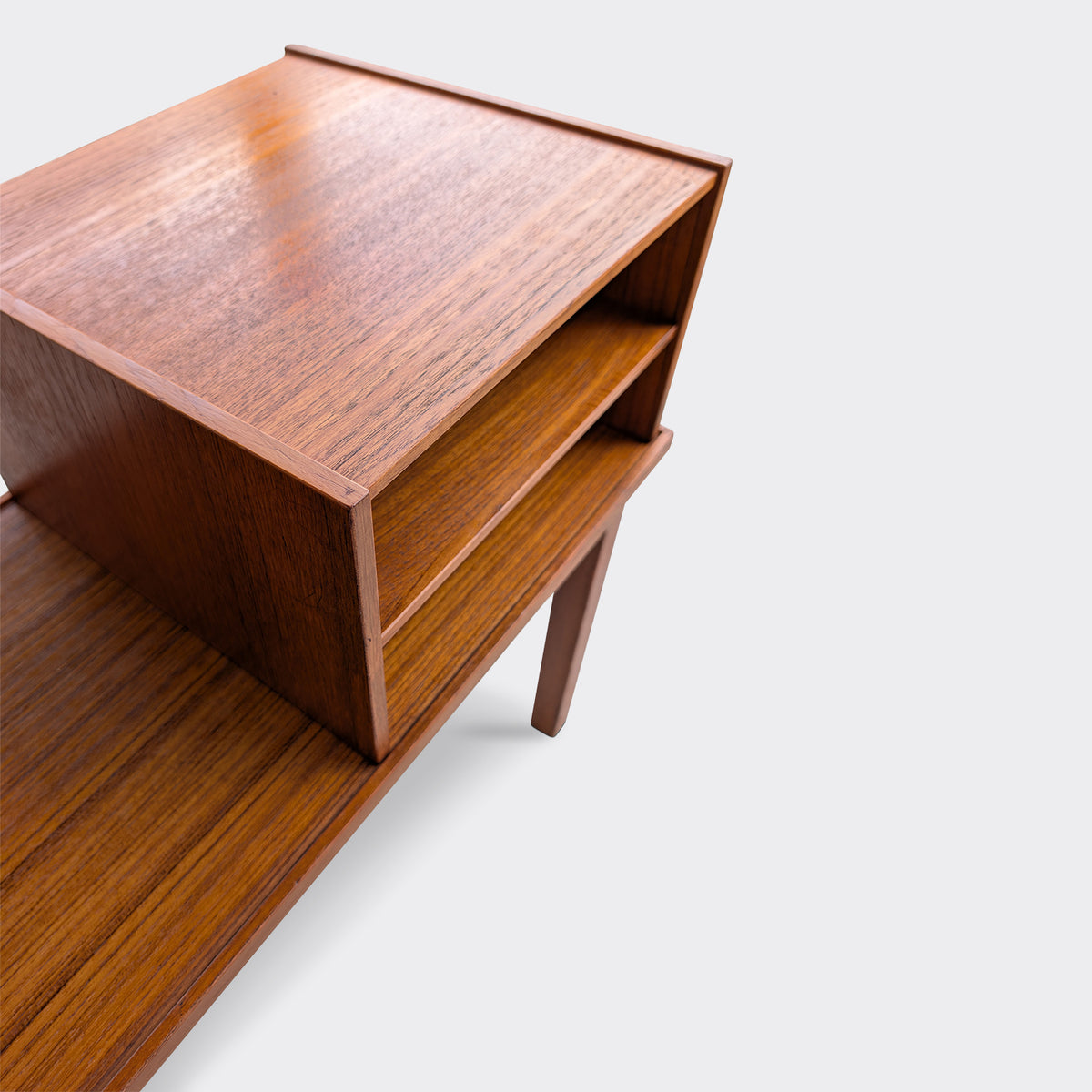 Sidobord och hallbord i teak med extra hylla, 1950/60-tal – bild 4