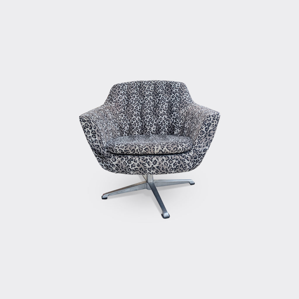 Två snurrfåtöljer i leopardmönstrad textil med metallfot, 1960-tal
