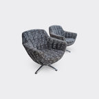 Snurrfåtölj i leopardmönster med metallfot, 1960-tal – bild 2